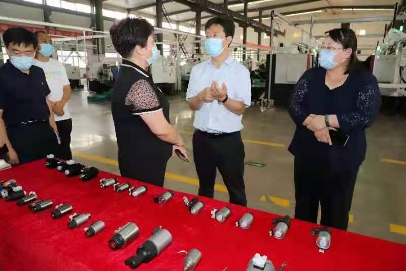 亚洲操老太太逼的视频安阳市市长高永一行莅临我公司参观调研